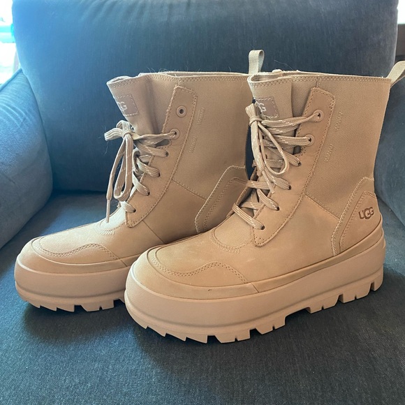 BRAND NEW never worn UGG hiking boots.  Size 6.5 - Picture 7 of 7